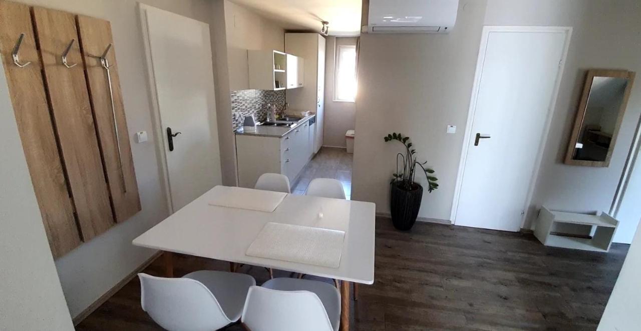 Ancsi Apartmanház Balatonlelle Esterno foto
