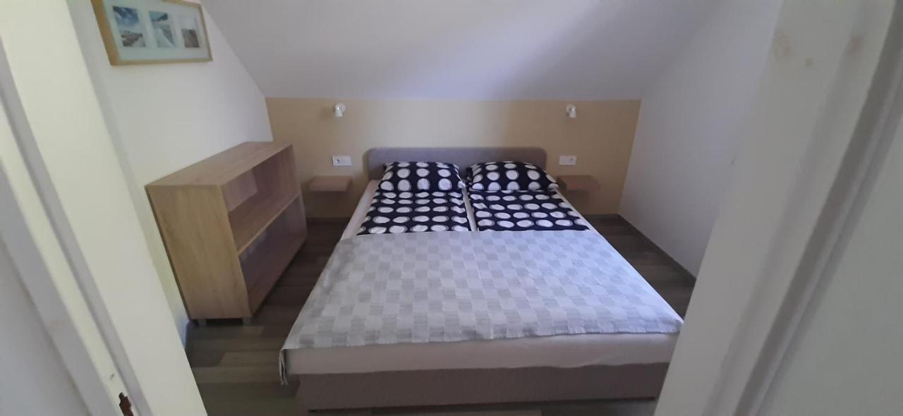 Ancsi Apartmanház Balatonlelle Esterno foto