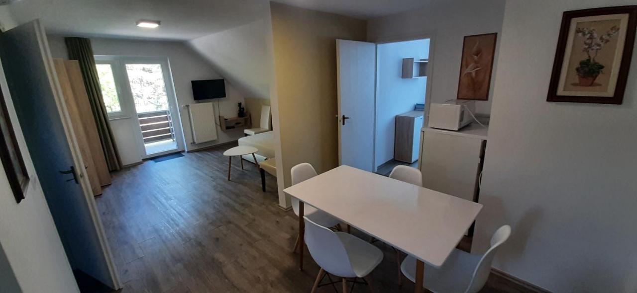 Ancsi Apartmanház Balatonlelle Esterno foto
