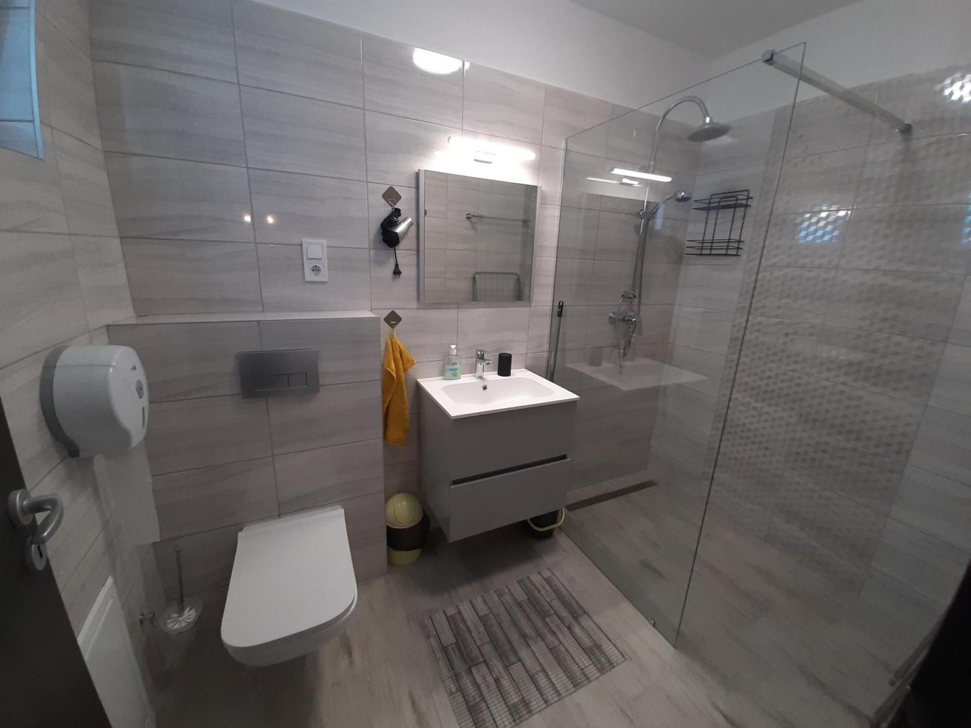 Ancsi Apartmanház Balatonlelle Esterno foto
