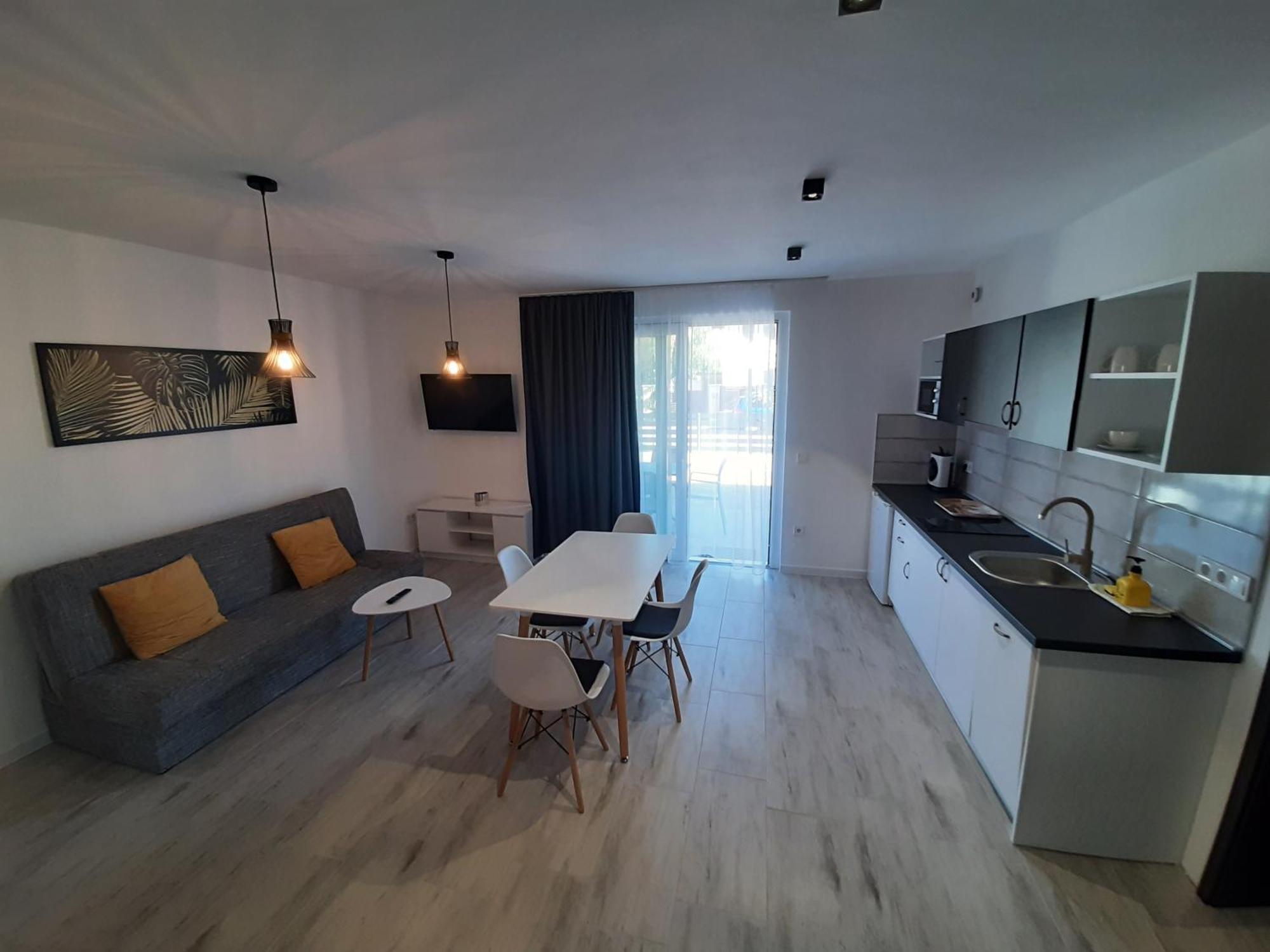 Ancsi Apartmanház Balatonlelle Esterno foto